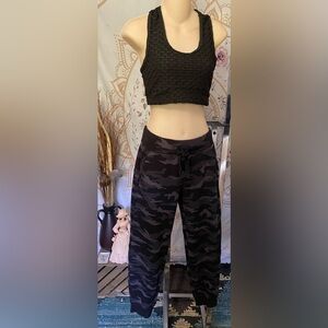 Like new Athleta black camo luxe printed jogger with pockets XS